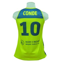 Camiseta FEMENINA ZVVZ USK María Conde 2