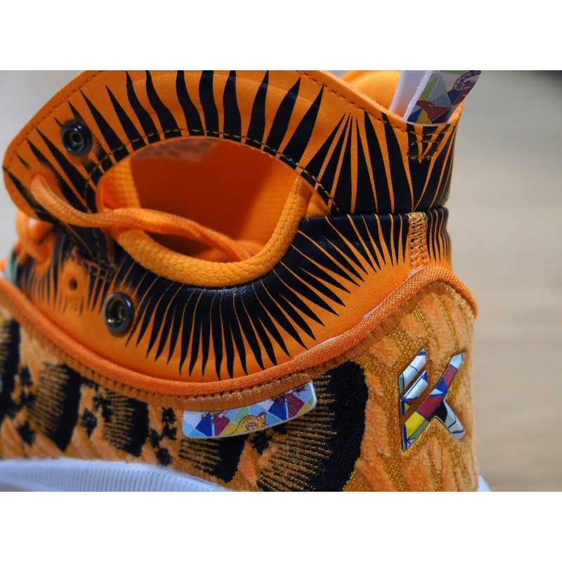 Zapatilla Anta Klay Thompson KT8 "Dragon Boat Festival"